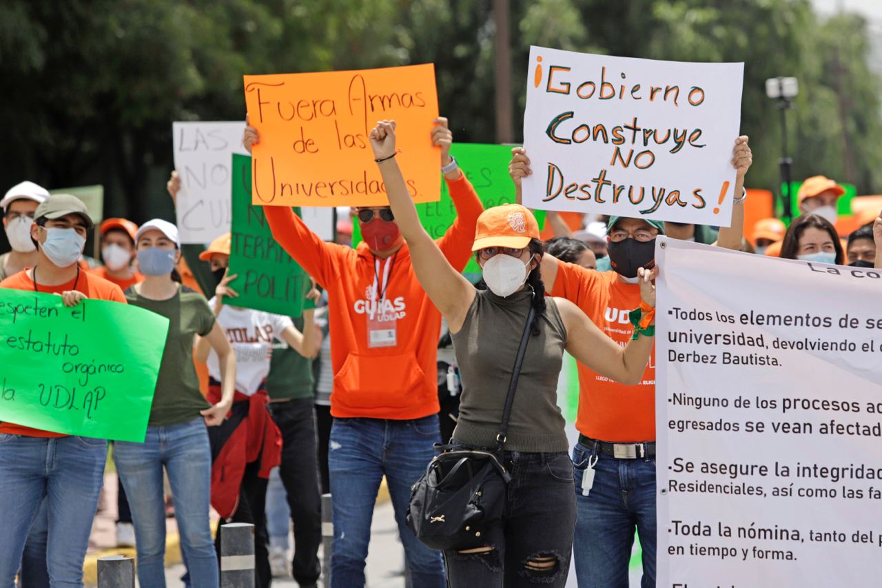 Protestan estudiantes de la UDLAP contra nuevo patronato