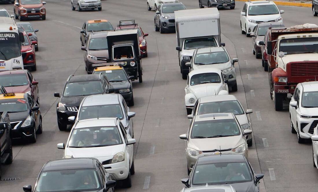 Por el uso de estrobos, el conductor puede ser imputado por el delito de uso de condecoraciones, uniformes o insignias | Foto: Agencia Es Imagen para El Universal Puebla