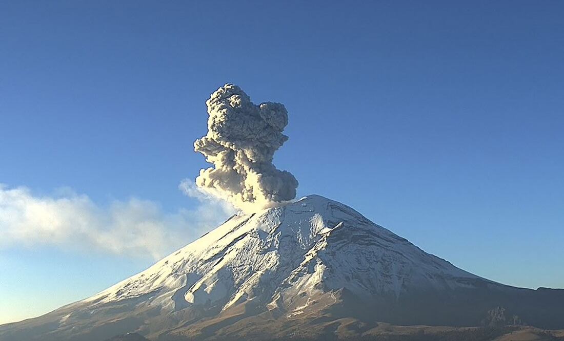 El Centro Nacional de Prevención de Desastres (Cenapred) y la Universidad Nacional Autónoma de México (UNAM) utilizan el Semáforo de Alerta Volcánica para indicar el nivel de peligro de un volcán activo como el Popocatépetl.
Foto: Producción El Universal Puebla