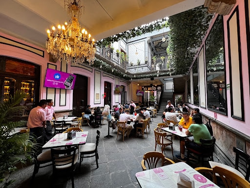 Además de su rica historia y su participación en la filmación de "Arráncame la vida", Casa Amora se destaca como un destacado destino gastronómico. 

Foto: Producción El Universal Puebla