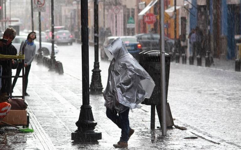 La Comisión Nacional del Agua (Conagua) ha informado que, para la capital del estado y los municipios de la zona conurbada, se espera que las temperaturas mínimas se sitúen en torno a los 13 grados Celsius durante el viernes 1, sábado 2 y domingo 3 de noviembre.

Foto: Producción El Universal Puebla