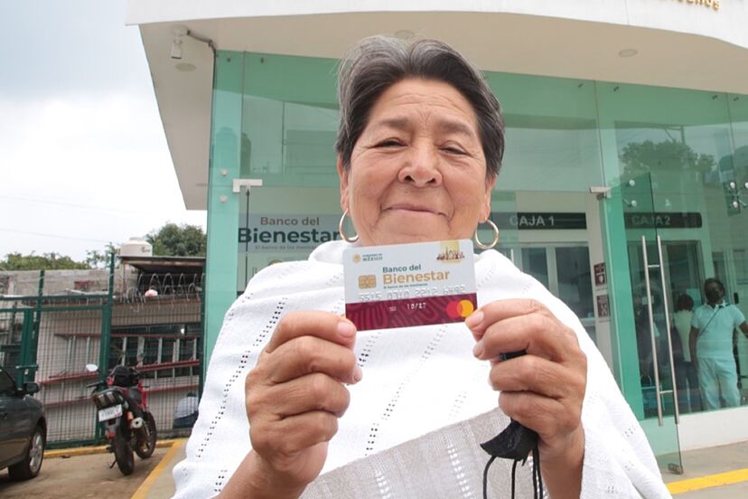 Puedes revisar tu aplicación bancaria tantas veces como desees para verificar si ya recibiste los 6,000 pesos correspondientes al pago del mes de julio de la Pensión Bienestar 2024. 

Foto: Producción El Universal Puebla