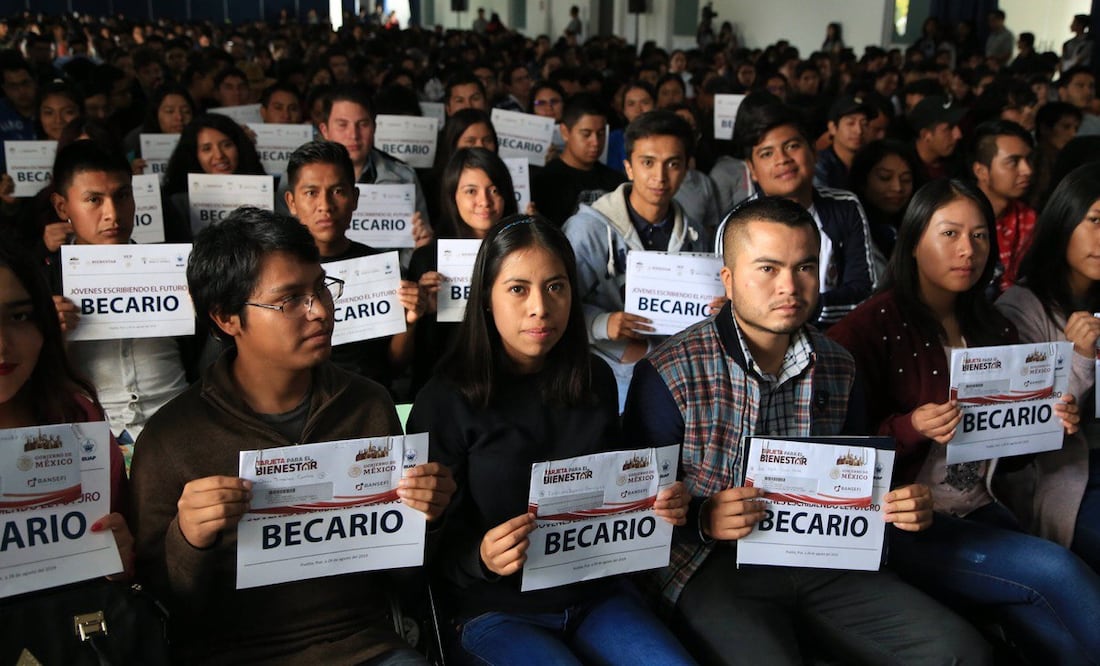 La Beca Benito Juárez deposita 1,900 pesos bimestrales | Foto: EsImagen
