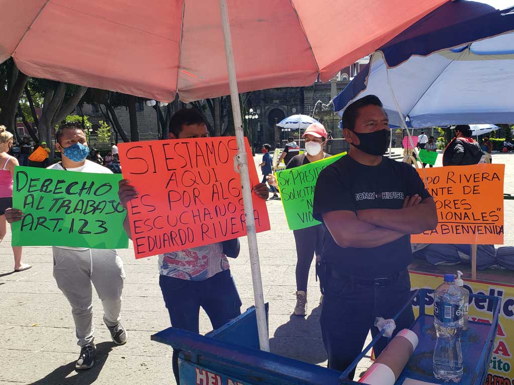 AMBULANTES PROTESTAN EN EL ZÓCALO