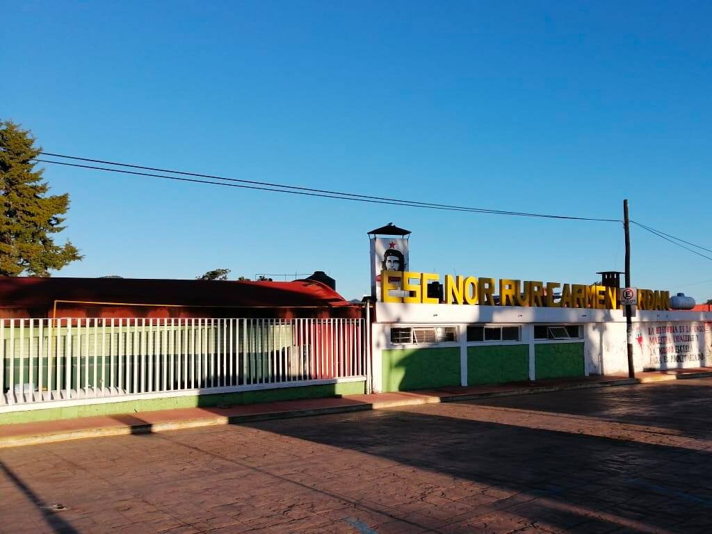 Estudiantes de la Normal Rural de Teteles denuncian retraso en obras de remodelación