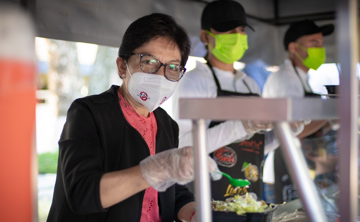 Lilia Cedillo inicia el programa de Becas Alimentarias de la BUAP