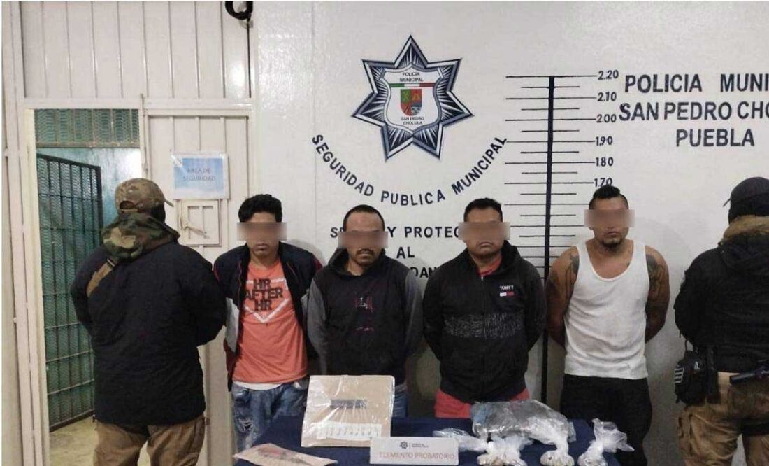 Cuatro hombres fueron aprehendidos por presuntamente asaltar la gasolinera Zedro Gas en San Matías Cocoyotla | Foto: Especial