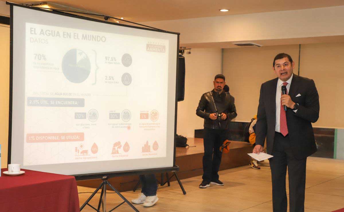 El senador Alejandro Armenta habló sobre los beneficios del litio en Puebla | foto: agencia Es Imagen para El Universal Puebla