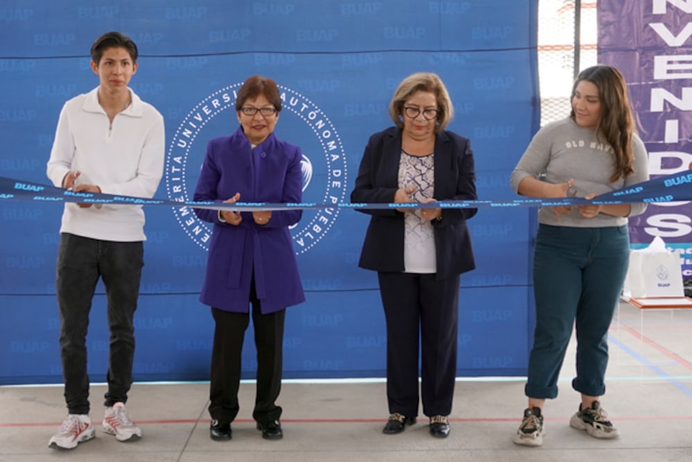 Inauguró el techo de la cancha de usos múltiples de la Facultad de Contaduría I Foto: BUAP