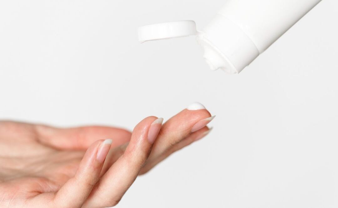 Por esta razón, la Procuraduría Federal del Consumidor (Profeco) ha recomendado ciertas marcas de protectores solares que cumplen con los estándares de calidad necesarios para cuidar la salud de tu piel.
Foto: Producción El Universal Puebla