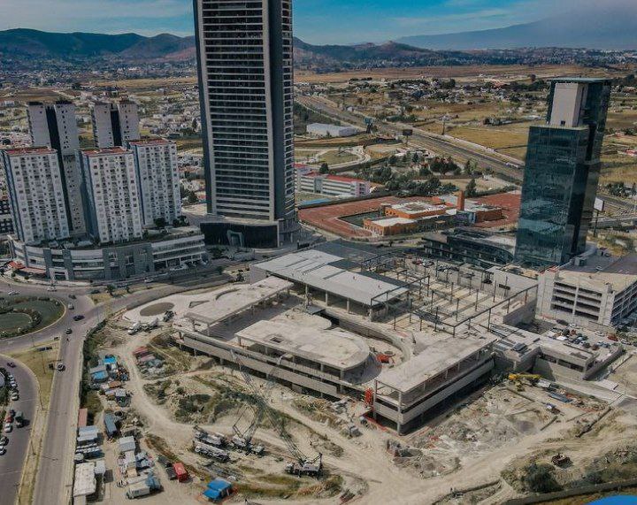 Este centro comercial con el Walmart más grande de México aún sigue en obra | Facebook Downtown Puebla