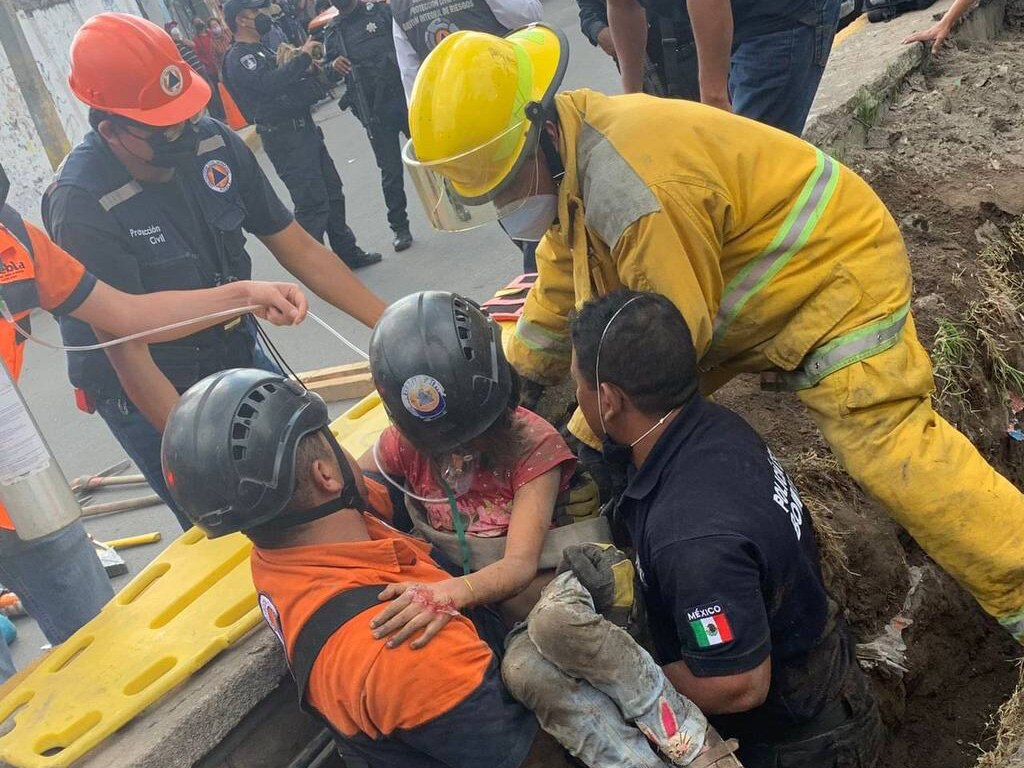 Niñita cae en una zanja de Caleras, queda bajo la tierra y se salva