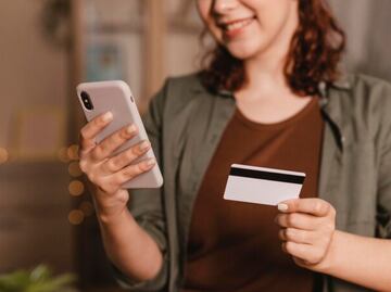 ¿Cuánto dinero puedo tener en mi tarjeta de débito para evitar problemas con el SAT?