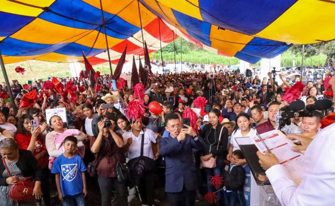 Ignacio Mier Velazco estuvo de gira en Quimixtlán | Foto: Especial