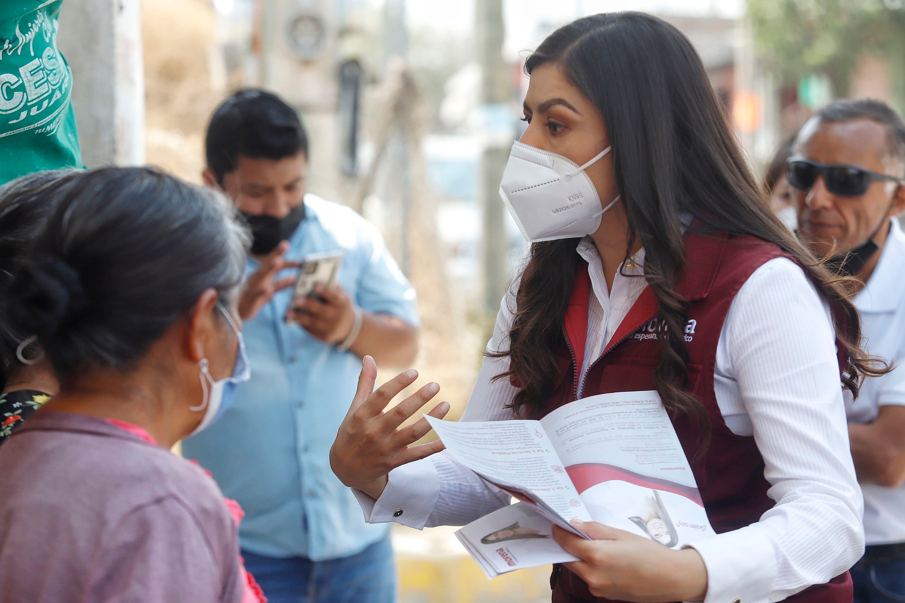 Campaña de Claudia Rivera se distingue por discusiones con vecinos