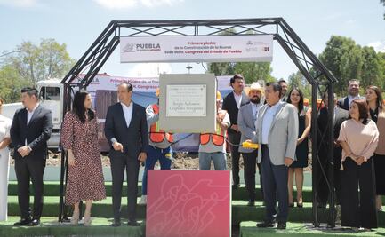 Colocan la primera piedra del nuevo Congreso de Puebla