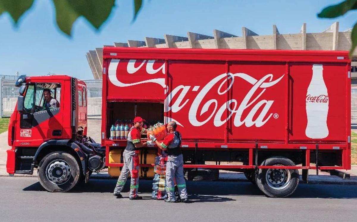 Estas y otras prestaciones reflejan el compromiso de Coca-Cola FEMSA con el bienestar de sus empleados, promoviendo un entorno de trabajo más justo, seguro y beneficioso.


Foto: Producción El Universal Puebla