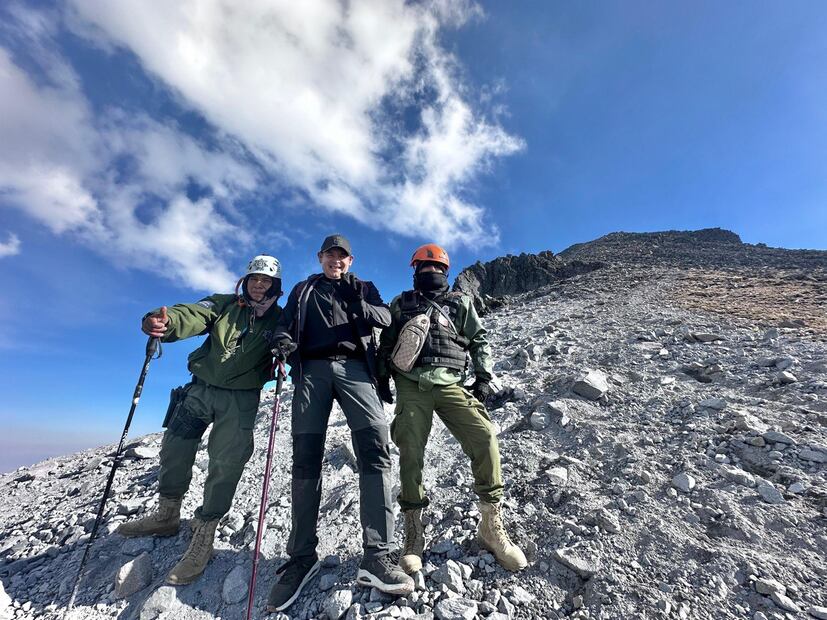 Alejandro Armenta llegó a la cima de La Malinche para empezar el 2024 | Fotos Especiales