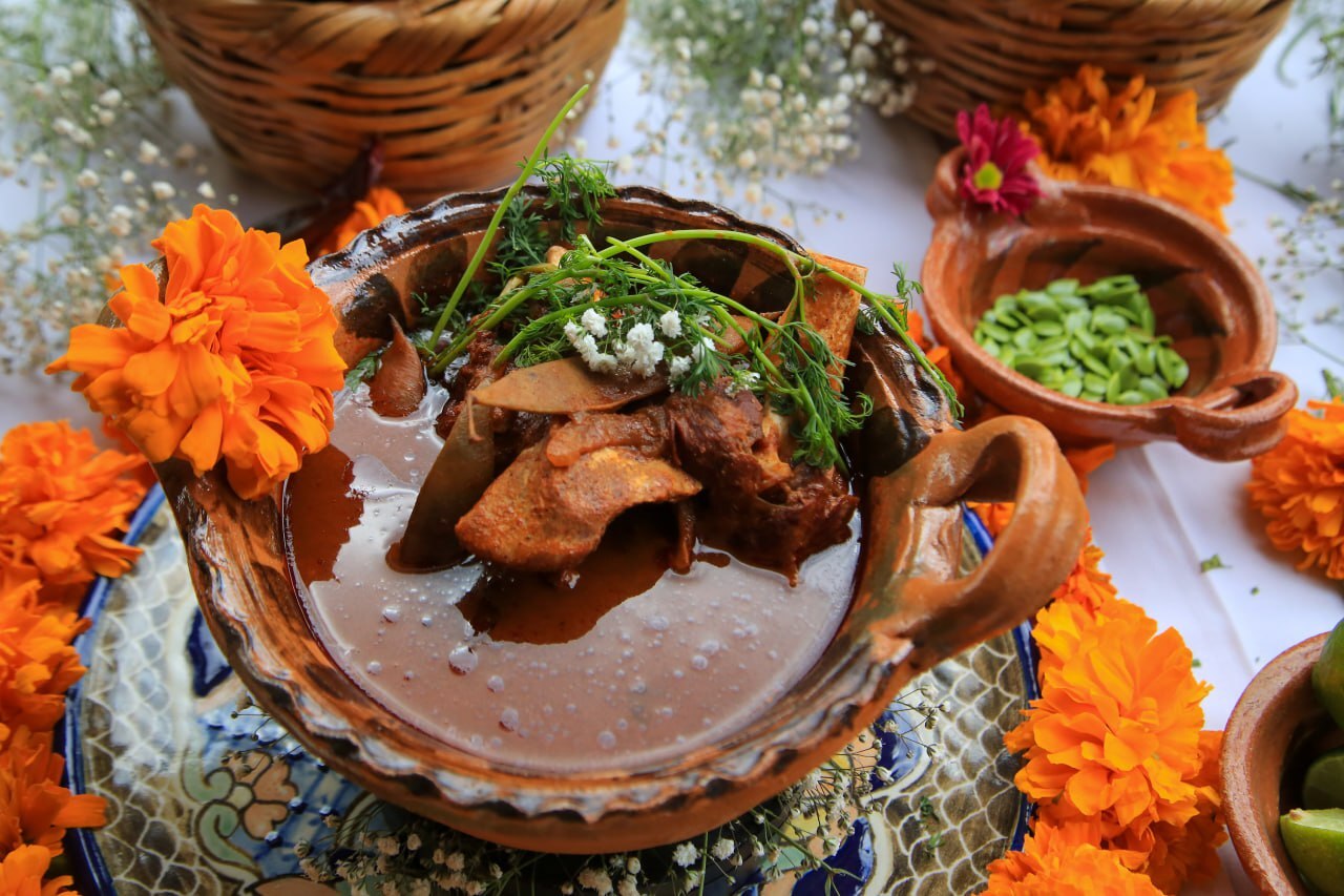 La batalla por el mole de caderas: ¿Puebla o Oaxaca tiene la última palabra?