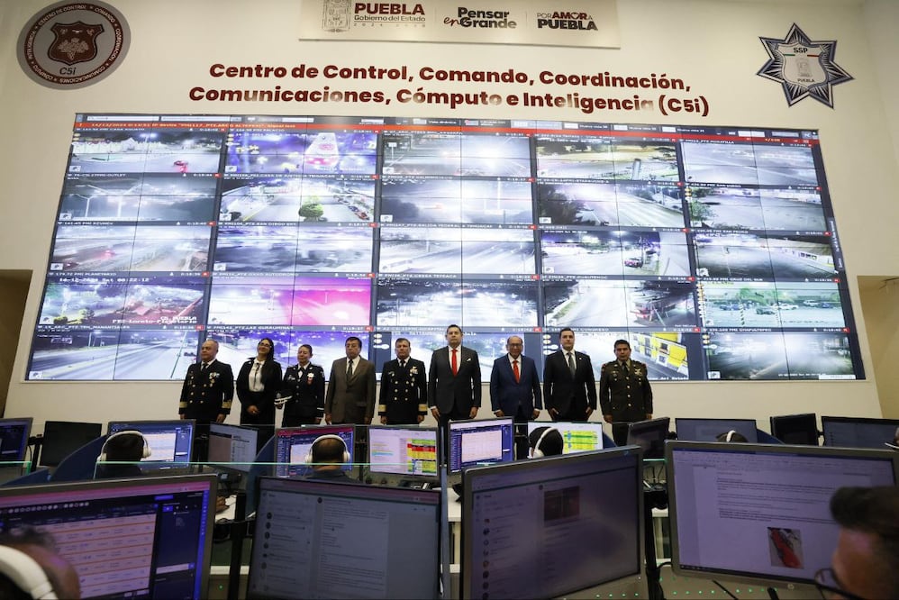 En el primer minuto de este sábado 14 de diciembre se hizo el cambio de mando | Foto: Gobierno de Puebla