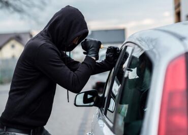 Falsos elementos de la Fiscalía roban camioneta a comerciantes de Atlixco