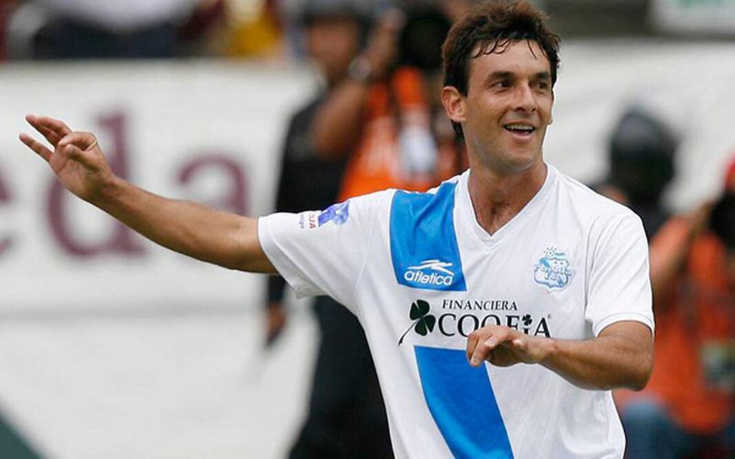 Durante su tiempo en el club, tanto en el Ascenso como en la Liga MX, acumuló 75 goles, convirtiéndose en una figura clave para el equipo.
Foto: Producción El Universal Puebla