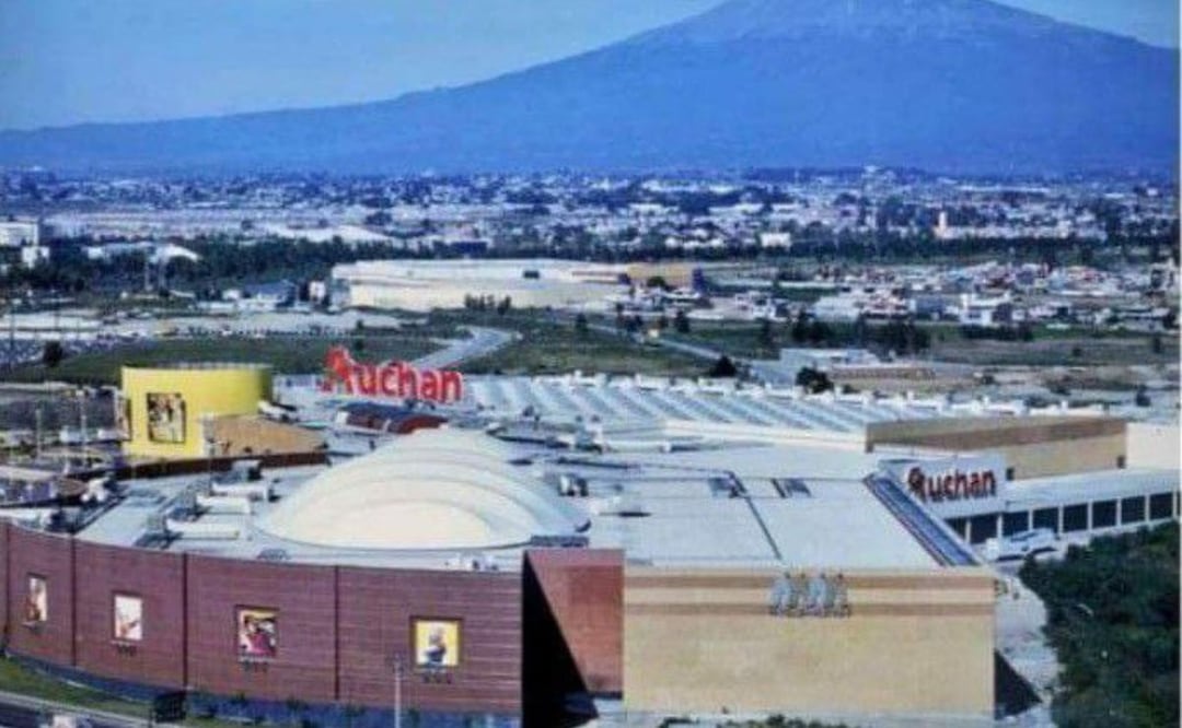 Donde ahora está Plaza Solesta, había una tienda Auchan | Foto: Facebook Diego Pérez
