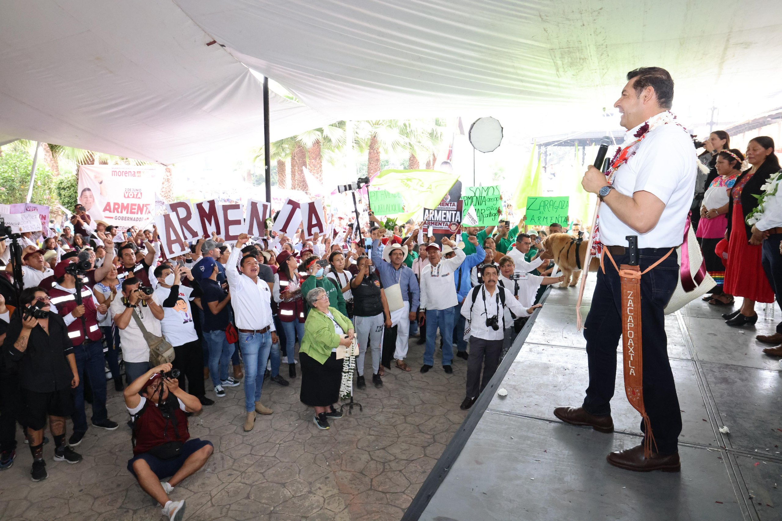 Alejandro Armenta ofrece dar proyección mundial a la magia de los pueblos originarios
