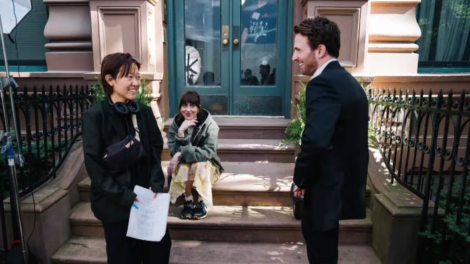 La directora Celine Song sabe cómo abordar la intimidad en diferentes niveles, pero este filme acapara demasiados temas generales como para concentrarse en una conclusión particular | Foto: A24