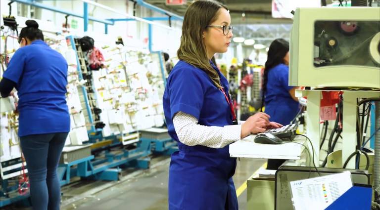 El Crédito Mujer Fonacot tiene como objetivo apoyar a las mujeres trabajadoras que desean adquirir bienes para mejorar su calidad de vida y la de sus familias. 

Foto: Producción El Universal Puebla