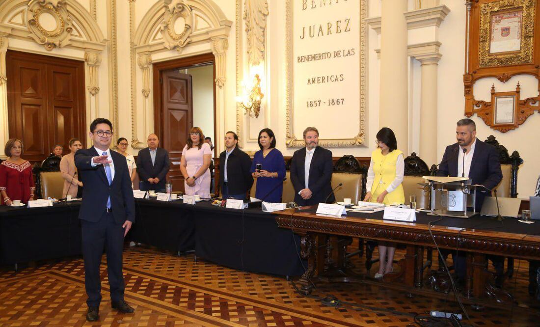 En la sesión tomó protesta el regidor Luis Rodrigo Castro | Foto: Ayuntamiento de Puebla