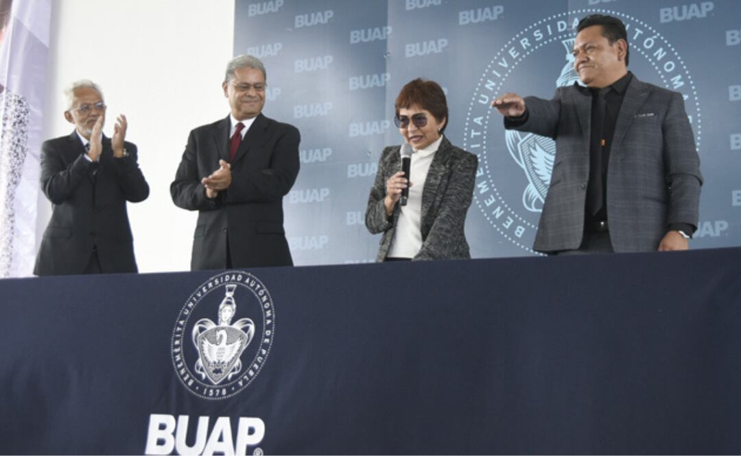 Rectora de la BUAP, Lilia Cedillo, toma protesta a Saúl Sánchez Alcántara, director electo del Complejo Regional Sur, para el periodo 2025-2029 I Foto: BUAP
