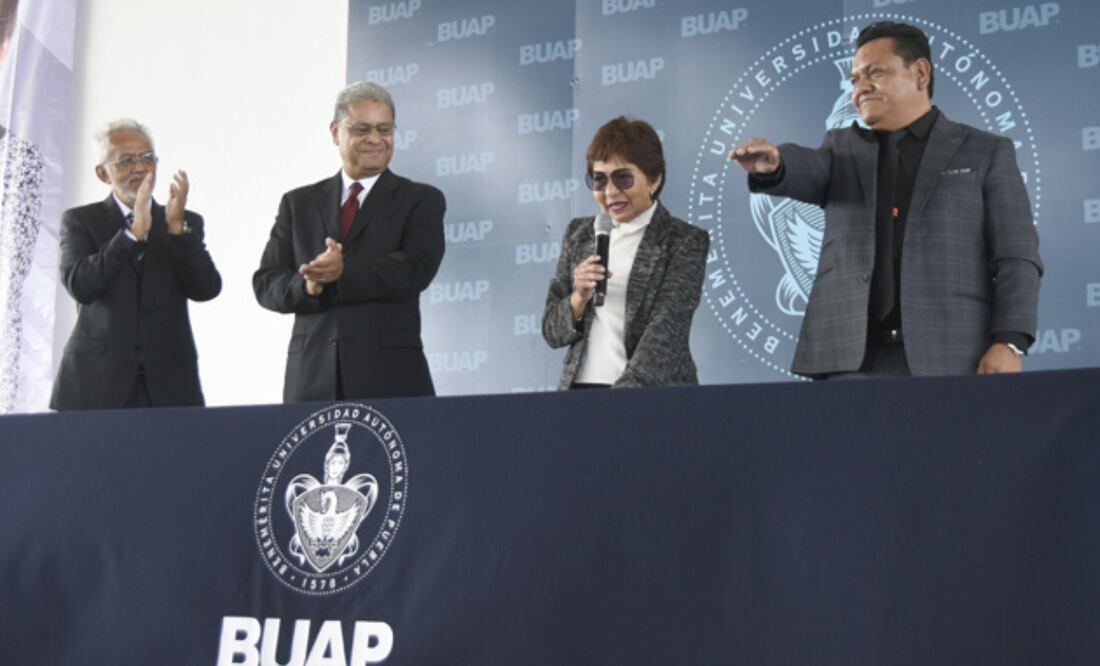 Rectora de la BUAP, Lilia Cedillo, toma protesta a Saúl Sánchez Alcántara, director electo del Complejo Regional Sur, para el periodo 2025-2029 I Foto: BUAP