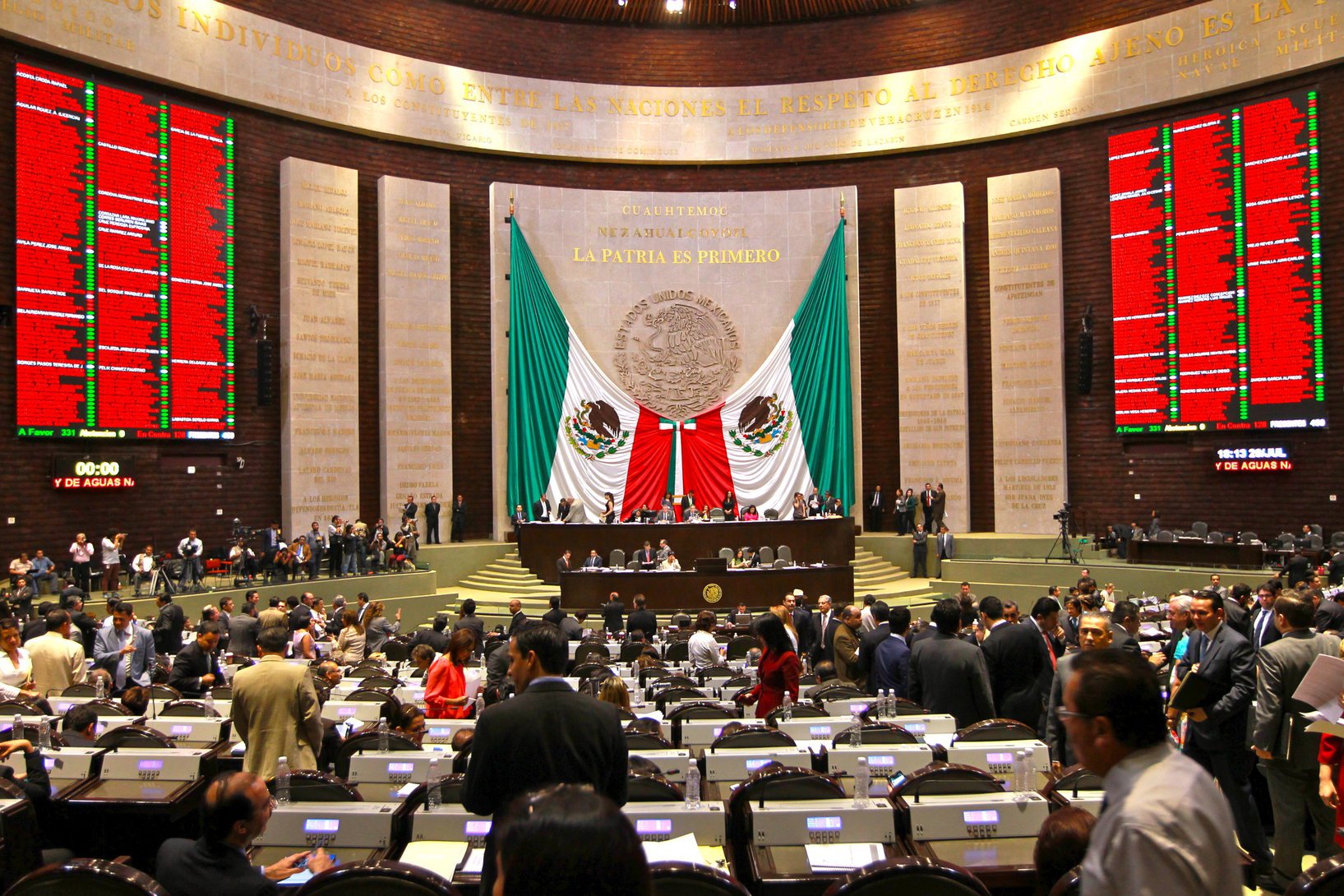Actualmente, la propuesta de aplicar un descuento del 50% en la factura de luz para estos grupos está en discusión en las Comisiones de Puntos Constitucionales y de Estudios Legislativos.

Foto: Producción El Universal Puebla