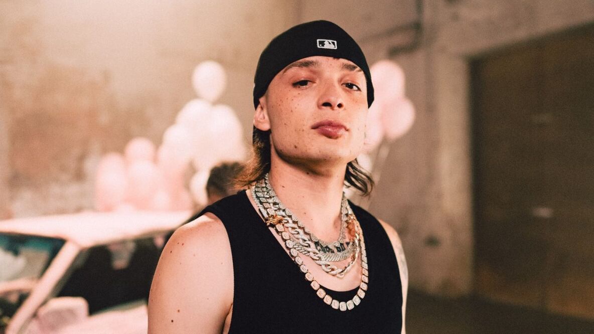 En estas entrevistas, Hernández abordó los supuestos nexos entre el compositor y cantante Peso Pluma y el Cártel de Sinaloa.
Foto: Producción El Universal Puebla