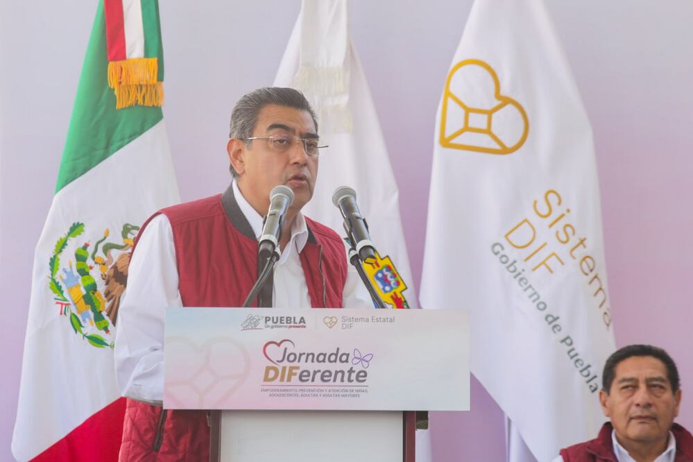 Sergio Salomón, gobernador de Puebla, ocupa el primer lugar en el combate a la pobreza | Foto: EsImagen