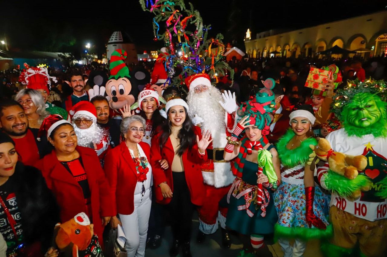Realiza gobierno de Cholula encendido del árbol navideño