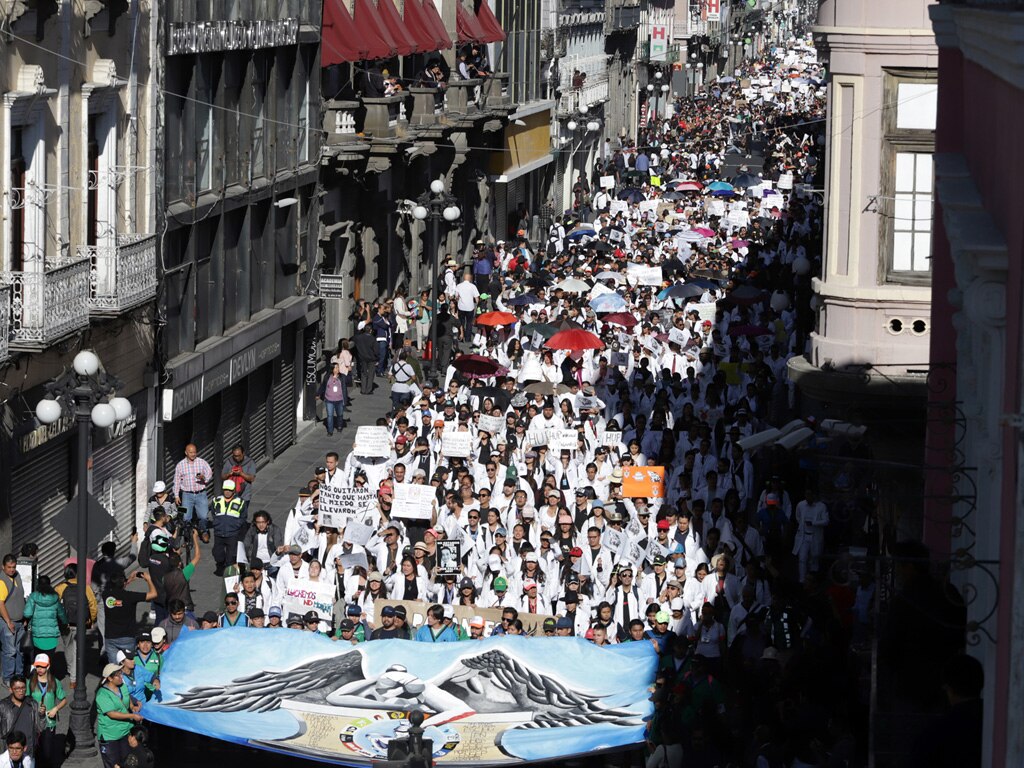 Se contradice Barbosa: ‘El Pirulí’ no está relacionado con homicidios de estudiantes