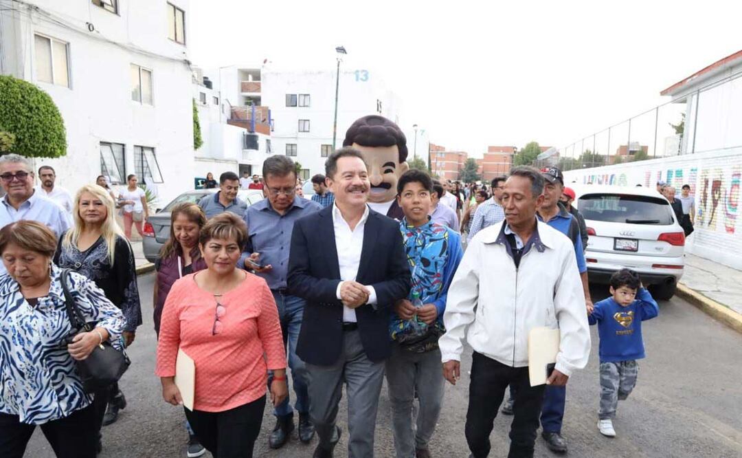 Ignacio Mier Velazco se reunió con vecinos de la Unidad Habitacional La Flor | Foto: Especial