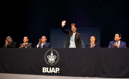 Lilia Cedillo entrega 291 definitividades a personal docente