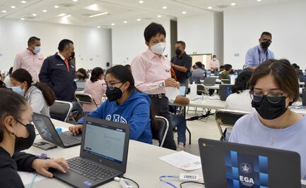 Lilia Cedillo supervisa la aplicación del Examen General de Admisión