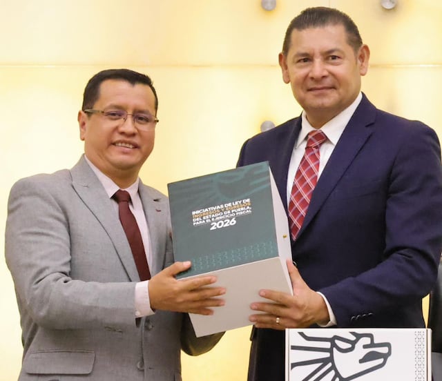 Armenta entrega el paquete económico 2026 en el Congreso de Puebla