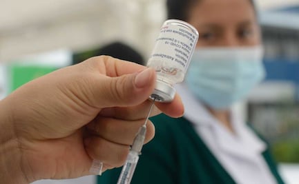 Confirman dos casos de reacción por aplicación de vacuna AstraZeneca en Puebla
