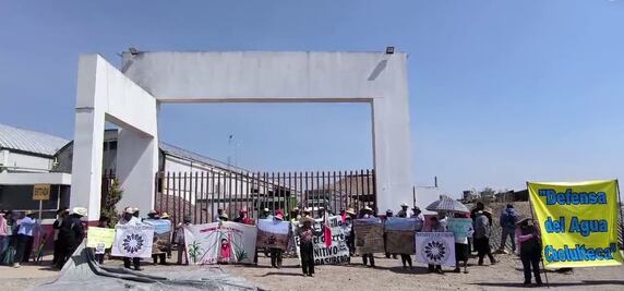 Manifestantes exigen cierre de planta procesadora de basura por contaminación del agua