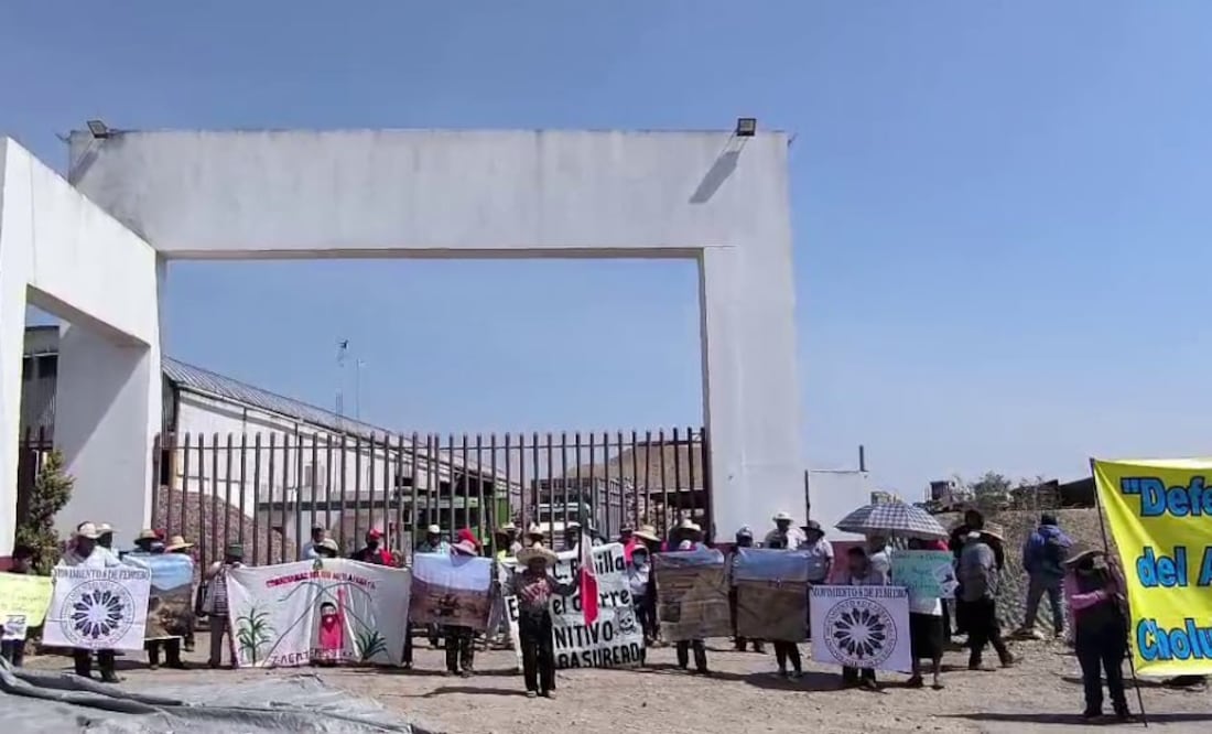 Pobladores de Juan C. Bonilla, San Pedro Cholula y Calpan se manifestaron contra una planta tratadora de residuos | Foto: Captura EsImagen