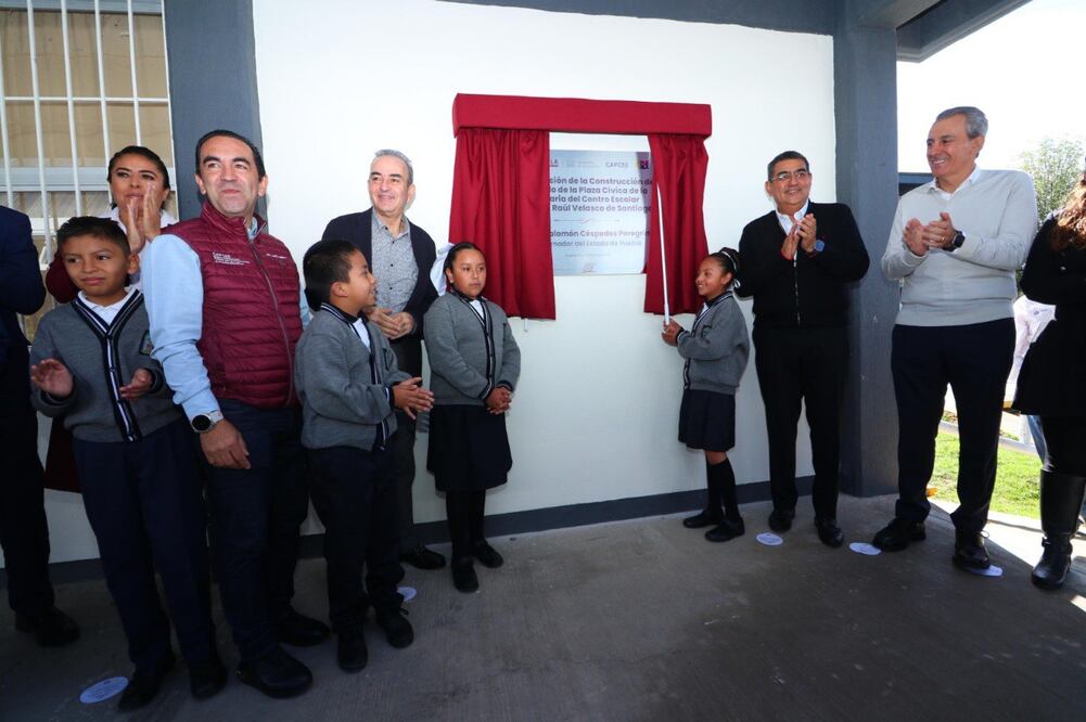 El Centro Escolar "Coronel Raúl Velasco de Santiago" tiene ahora una nueva cancha | Foto: Gobierno del Estado