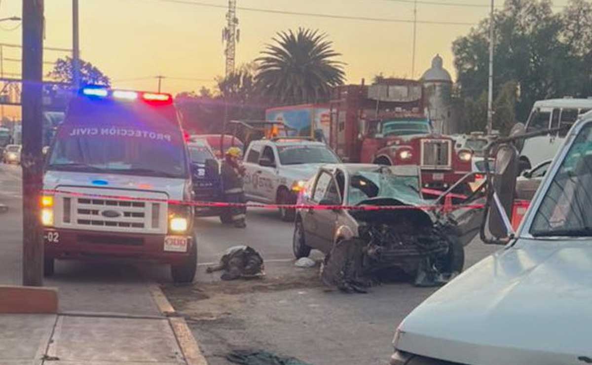 Choque entre auto y camión de personal deja un muerto en Amozoc