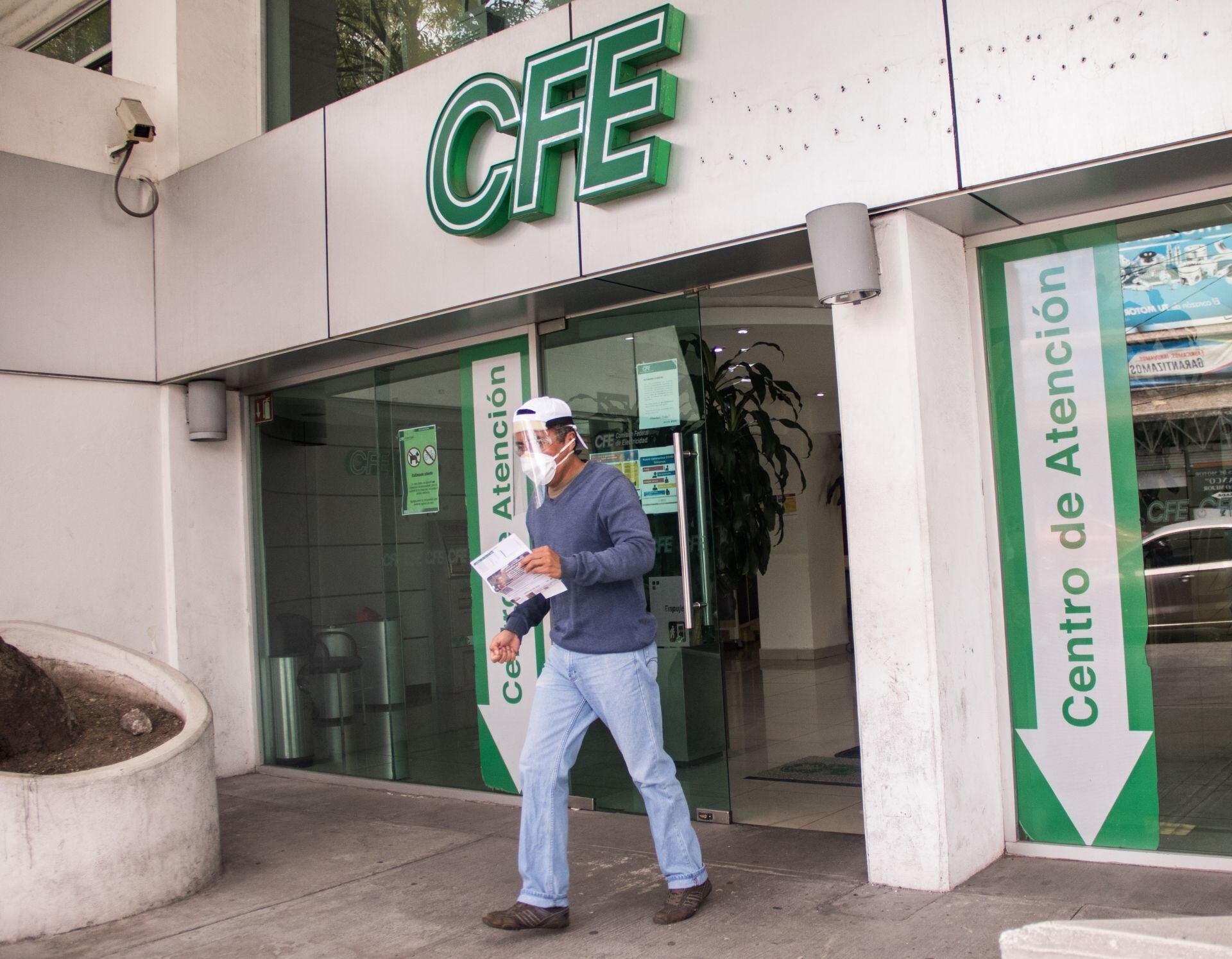 ¿Cómo cambiar de titular el recibo de CFE? Esto es todo lo que debes de hacer