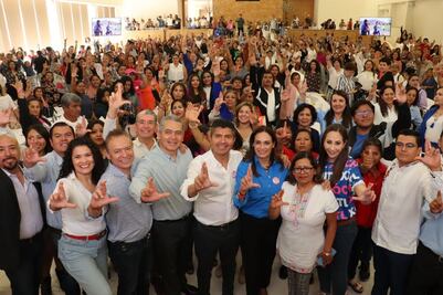 Lalo Rivera se reúne con mujeres en Tehuacán y asegura que encuestas son favorables