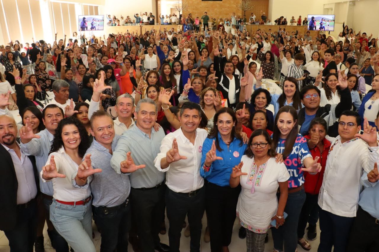 Lalo Rivera estuvo de visita en Tehuacán | Foto: Especial